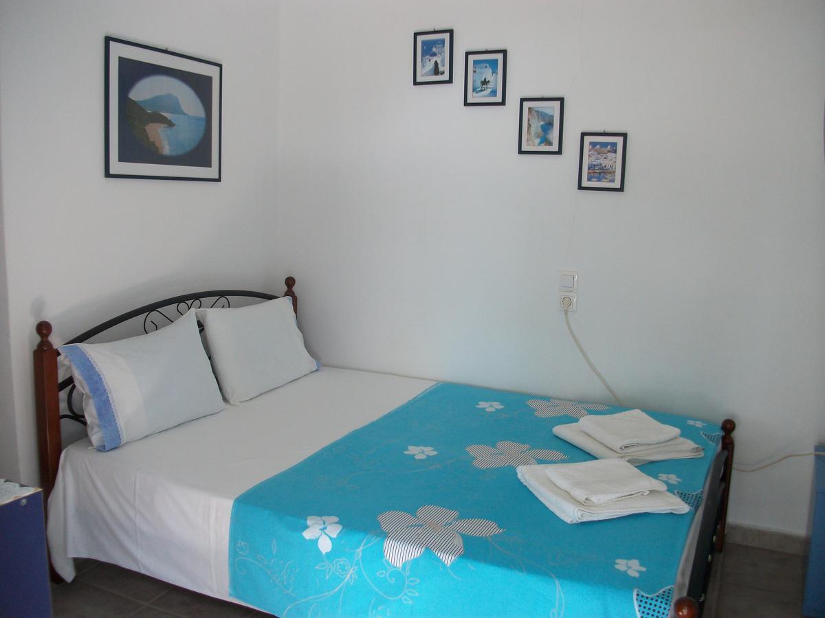 Floras Rooms And Studios Anafi Exterior foto