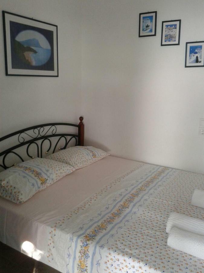 Floras Rooms And Studios Anafi Exterior foto